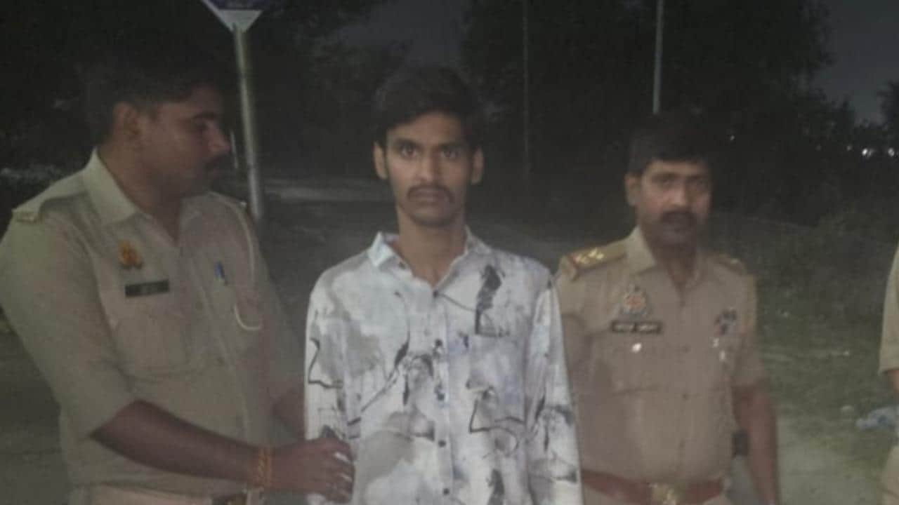 भागने से पहले पुलिस हिरासत के दौरान की तस्वीर में आरोपी नदीम।