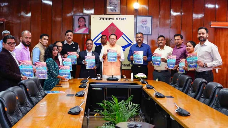 Dehradun: सीएम धामी ने 'प्रयास बेहतर कल के लिए” स्मारिका का किया विमोचन, कहा-जीवन में अनुशासन जरूरी