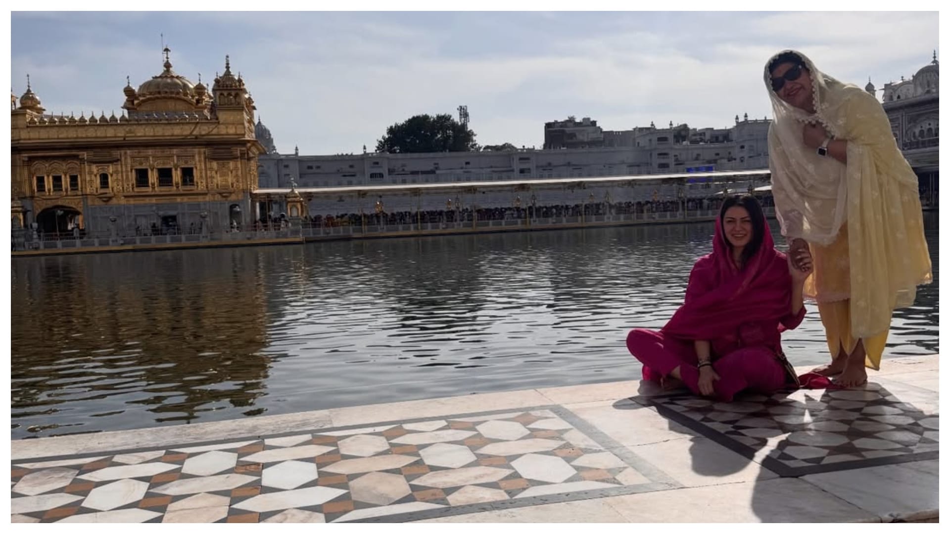 After Divorce With Sohael Khaturiya Hansika Motwani Visits Golden Temple Shares Photos