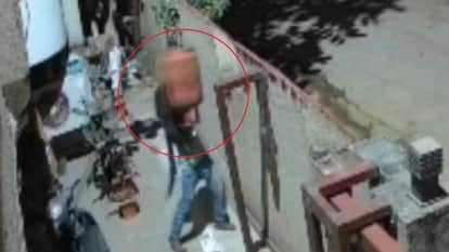 Gas cylinders are now being stolen from homes, with CCTV footage capturing crime in Raipur