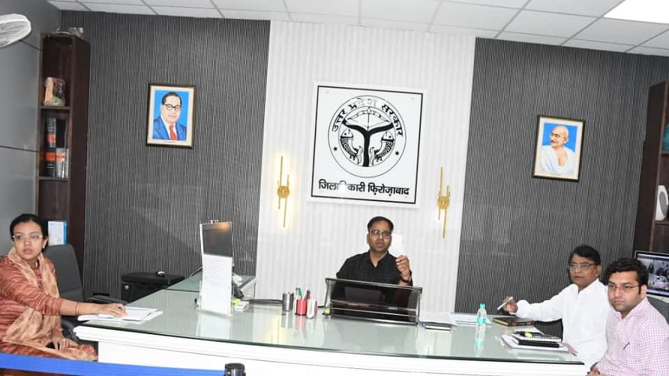  जिलाधिकारी रमेश रंजन