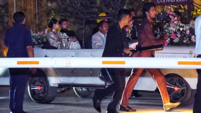Grand Reception in Lucknow: Cricketer Kuldeep Arrives in a Vintage Car with Bride Vanshika; Coach Gautam Gambh