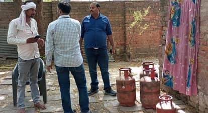 Kanpur Hawker Caught Illegally Refilling Cylinders Three Domestic Cylinders and 76 Caps Recovered
