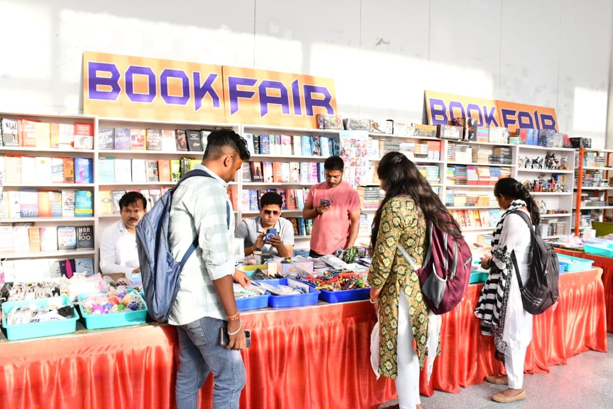 Kanpur Book Fair at Metro Stations, Books and 10% Extra Discount for 1.5 Months