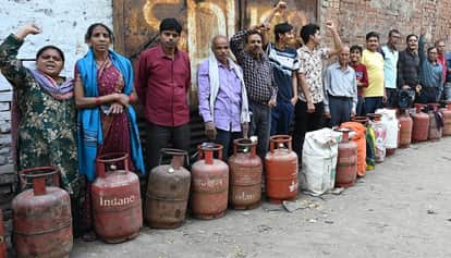Kanpur Record 4.90 Lakh Cylinders Booked in Five Days 3.73 Lakh Customers Awaiting Delivery