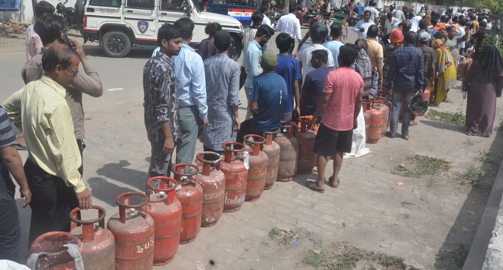 Increase in Gas Cylinder Bookings Due to Extended Home Delivery Timelines