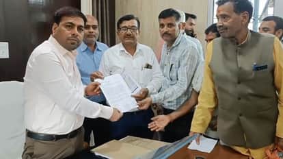 Kanpur Protest at Tehsil over Circle Rates Farmers Reach SDM Office Demand Doubling of Rates Submit Memorandum