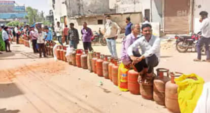 Cylinders haven't been received, yet delivery messages are still coming, consumers are worried