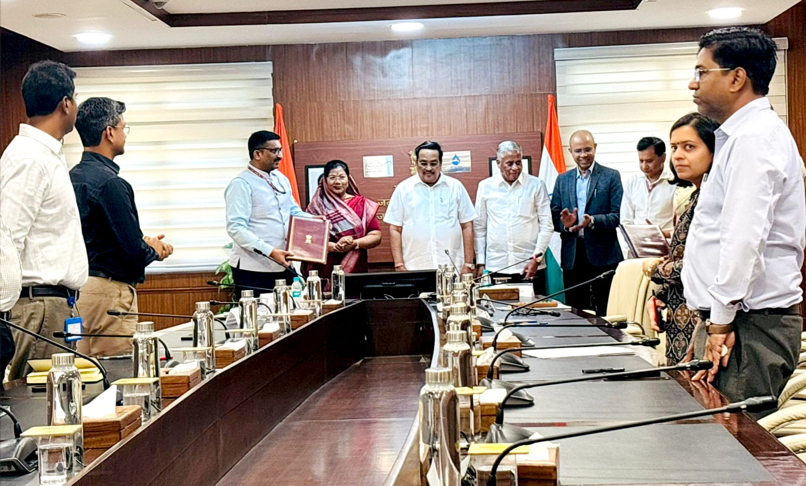 लोक स्वास्थ्य यांत्रिकी मंत्री संपतिया उइके और केन्द्रीय जल शक्ति मंत्री सी.आर. पाटिल