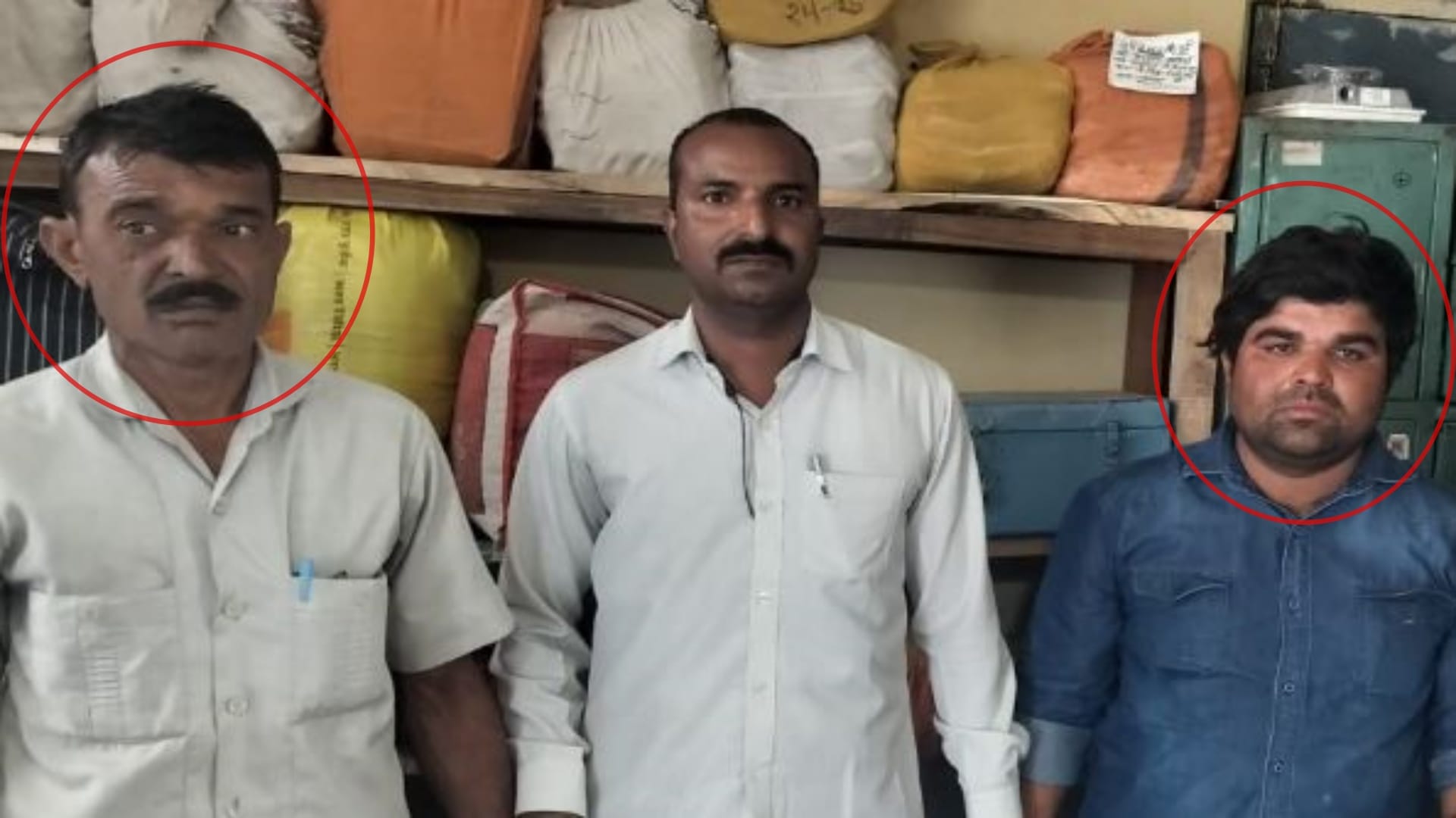 रिश्वत लेते रंगे हाथों गिरफ्तार पंचायत सचिव और ठेकेदार