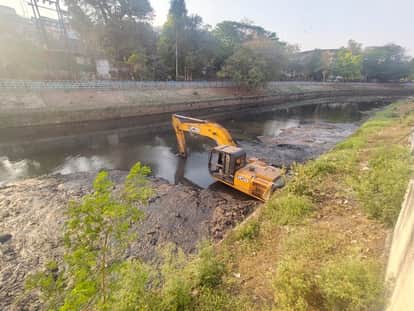 Indore: Indore's drains are being cleaned this summer, with 20 Poclains deployed.