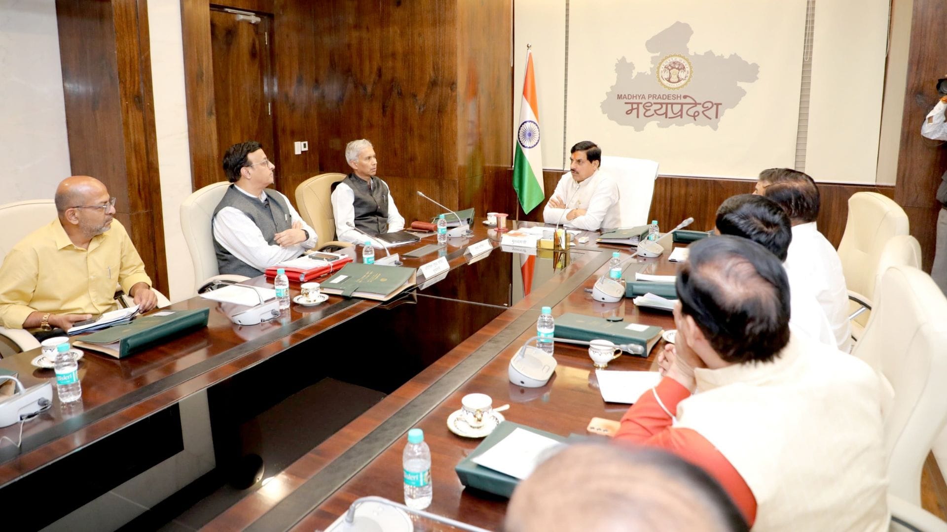 निवेश संवर्धन संबंधी मंत्रि-परिषद समिति की बैठक