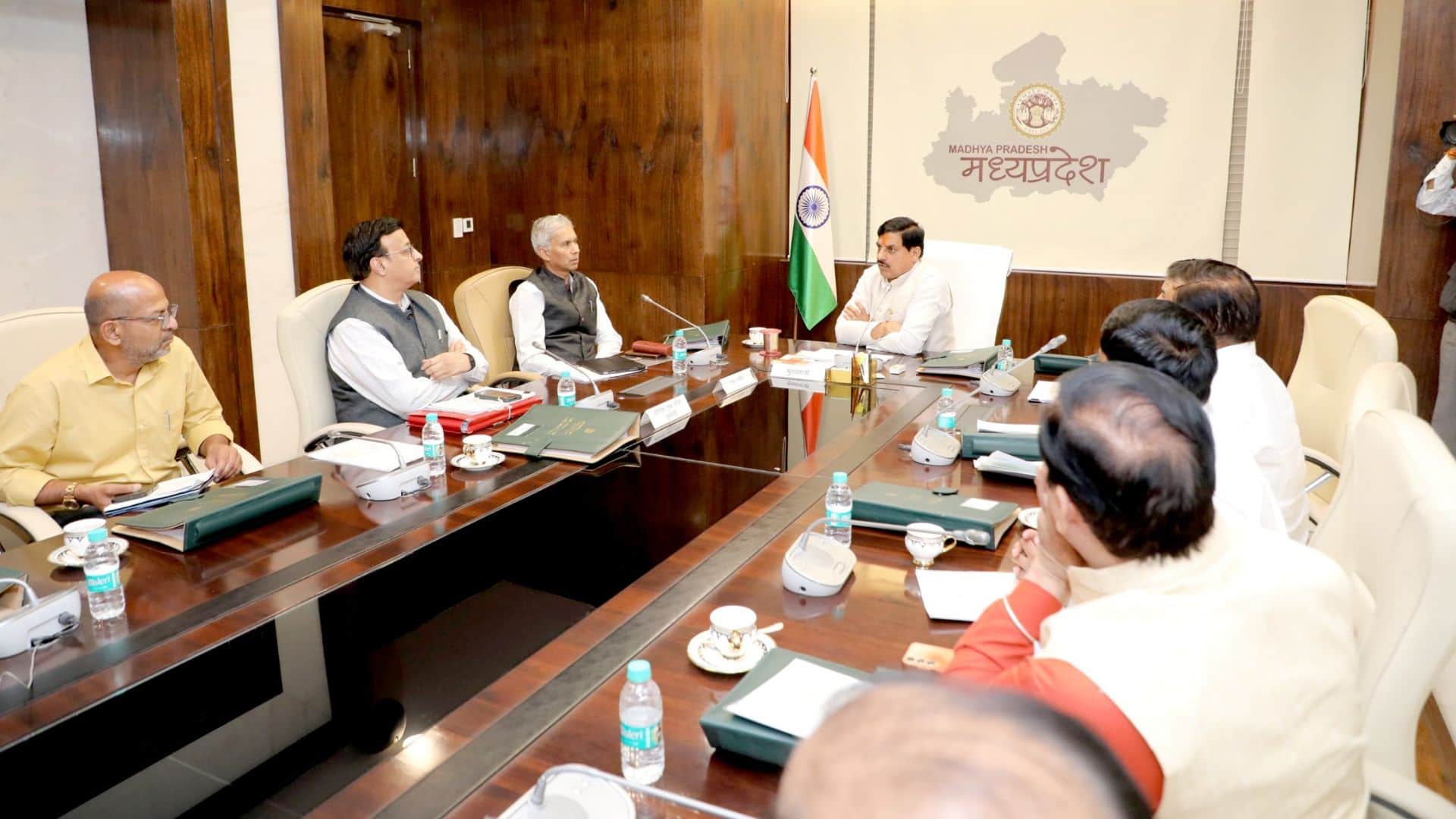 निवेश संवर्धन संबंधी मंत्रि-परिषद समिति की बैठक