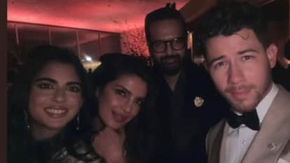 Priyanka Chopra And Nick Jonas Took A Selfie With Isha Ambani And Anand Piramal In Oscar After Party
