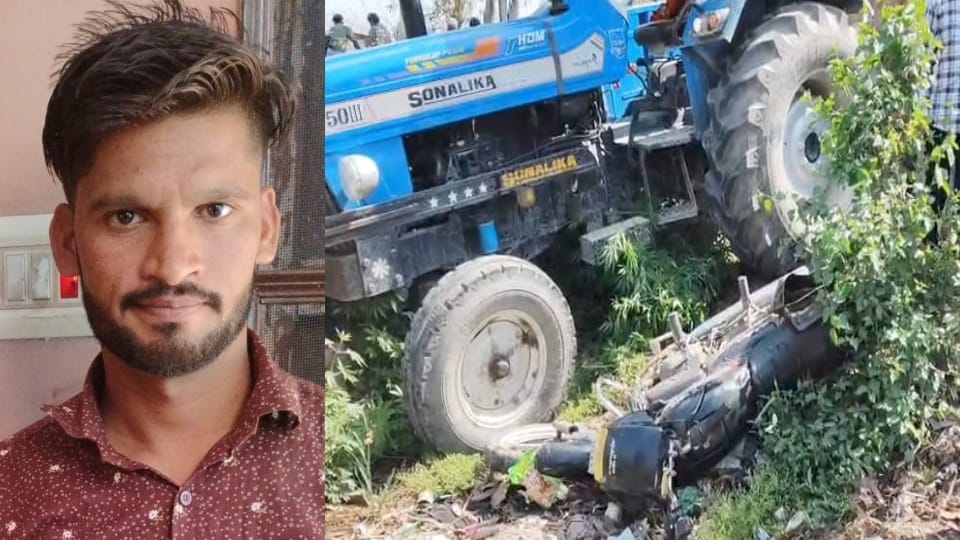 रमेश की फाइल फोटो और दुर्घटनाग्रस्त बाइक।