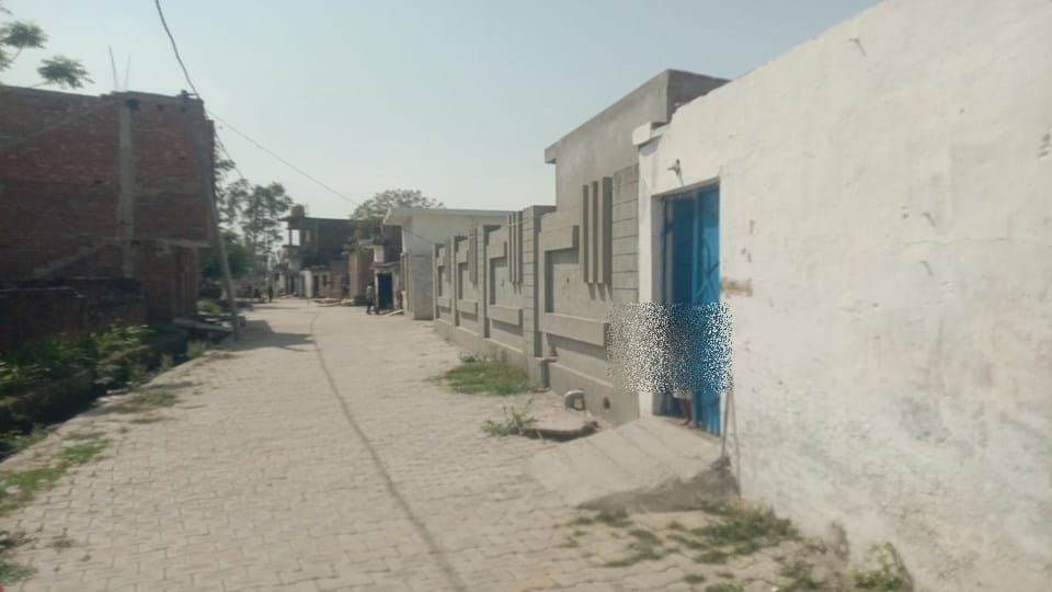 दिल्ली पुलिस की दबिश के बाद मोहल्ले में छाया सन्नाटा