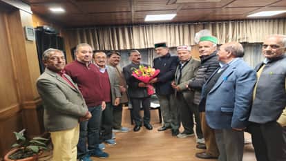 Led by State President Atmaram Sharma, pensioners met with the cm sukhu and demanded the settlement of outstan