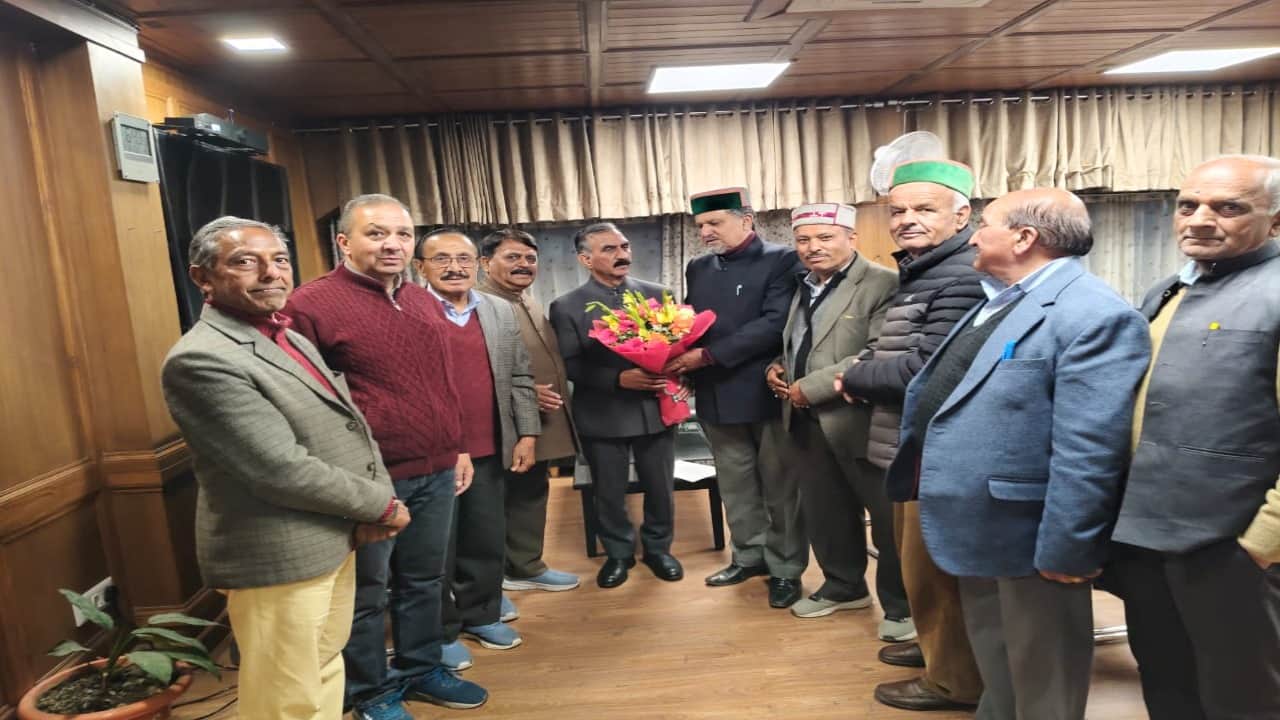 सीएम सुक्खू से मिला पेंशनर्स ज्वाइंट फ्रंट का प्रतिनिधिमंडल।