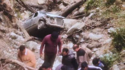 Himachal News Car falls into gorge near Bagsyad in Mandi district; 46-year-old man dies