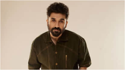Vir Das Shuts Down Claim That Kangana Ranaut Injured His Lip During Revolver Rani Kiss Scene