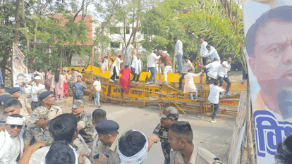 Chhattisgarh Congress staged gherao of Legislative Assembly today