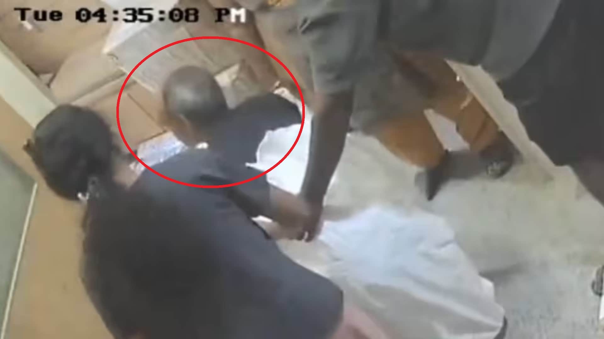 बुजुर्ग पिता को बोरे में भरकर कर दिया कूरियर!