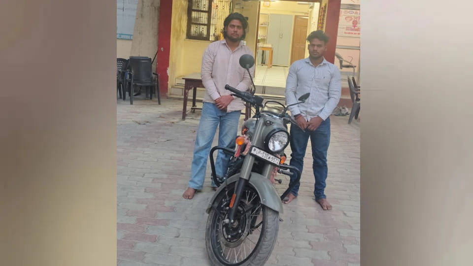 In Gorakhpur, a man was performing stunts on a Bullet motorcycle after taking off his shirt