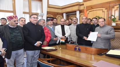 Himachal Assembly: Opposition served a notice of breach of privilege against the cm