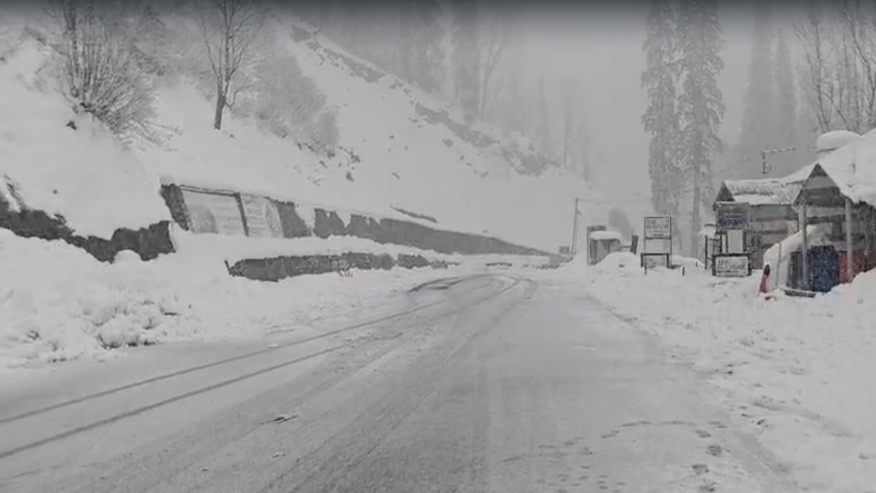 Himachal Weather Deteriorates Again: Snowfall in HighAltitude Areas Including Atal Tunnel; Rain in Shimla.