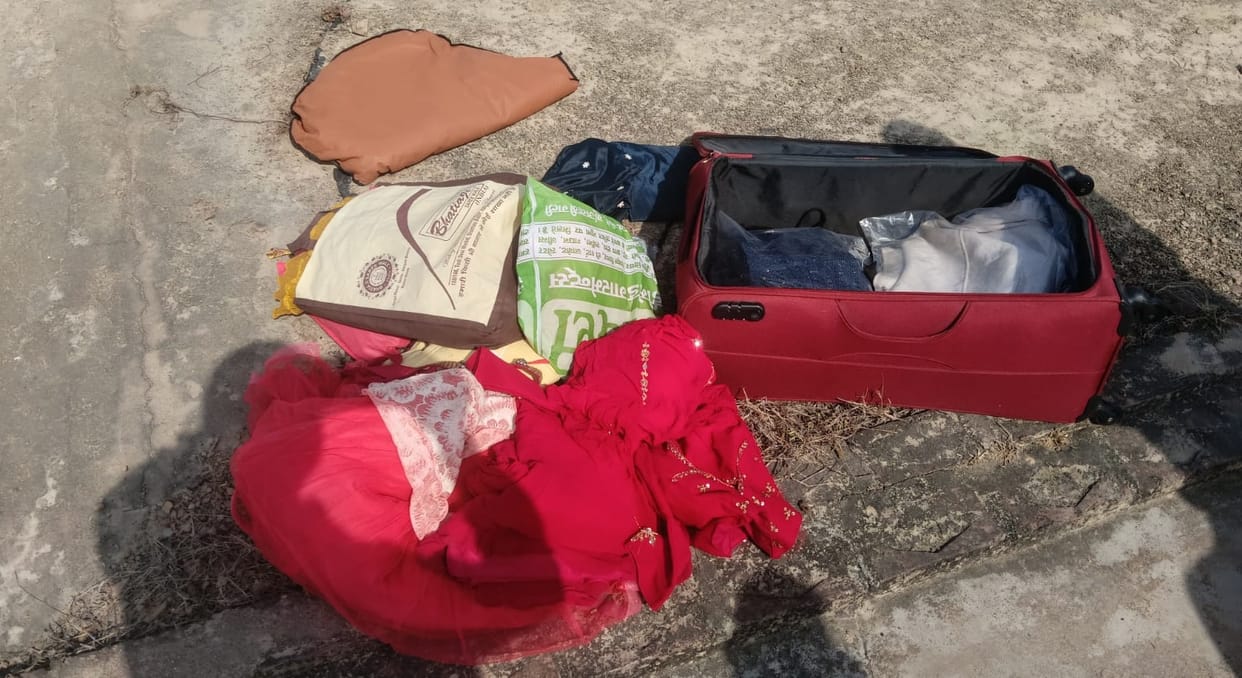 Kanpur Burglars lock family members inside rooms and steal valuables worth lakhs police launch investigation