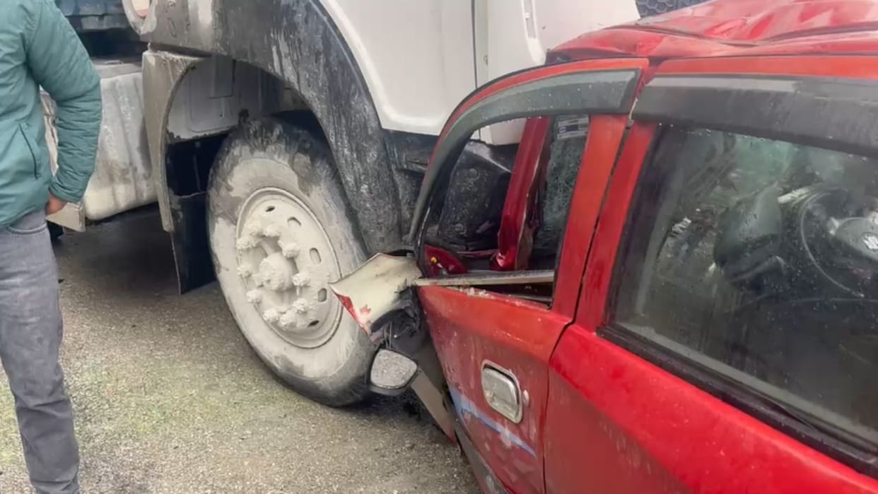 UP: Horrific road accident on Gorakhpur Link Expressway, one dead, three injured; Bolero hit by pickup
