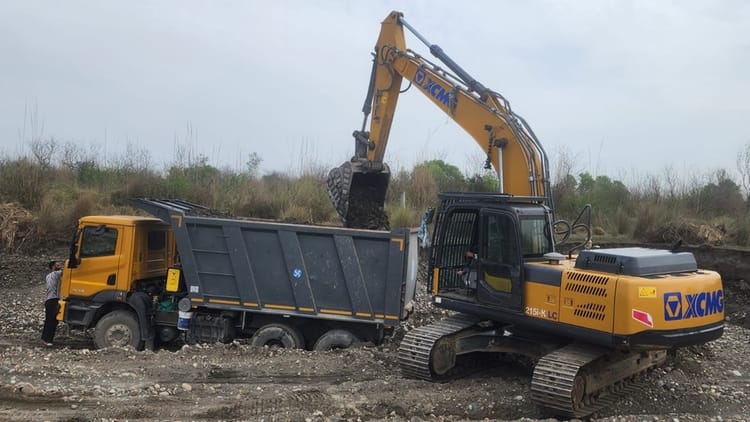 पठानकोट में खनन माफिया: बॉर्डर एरिया के पास वाइल्ड लाइफ सेंक्चुरी में कर दी खोदाई, क्या बोले एसएसपी?