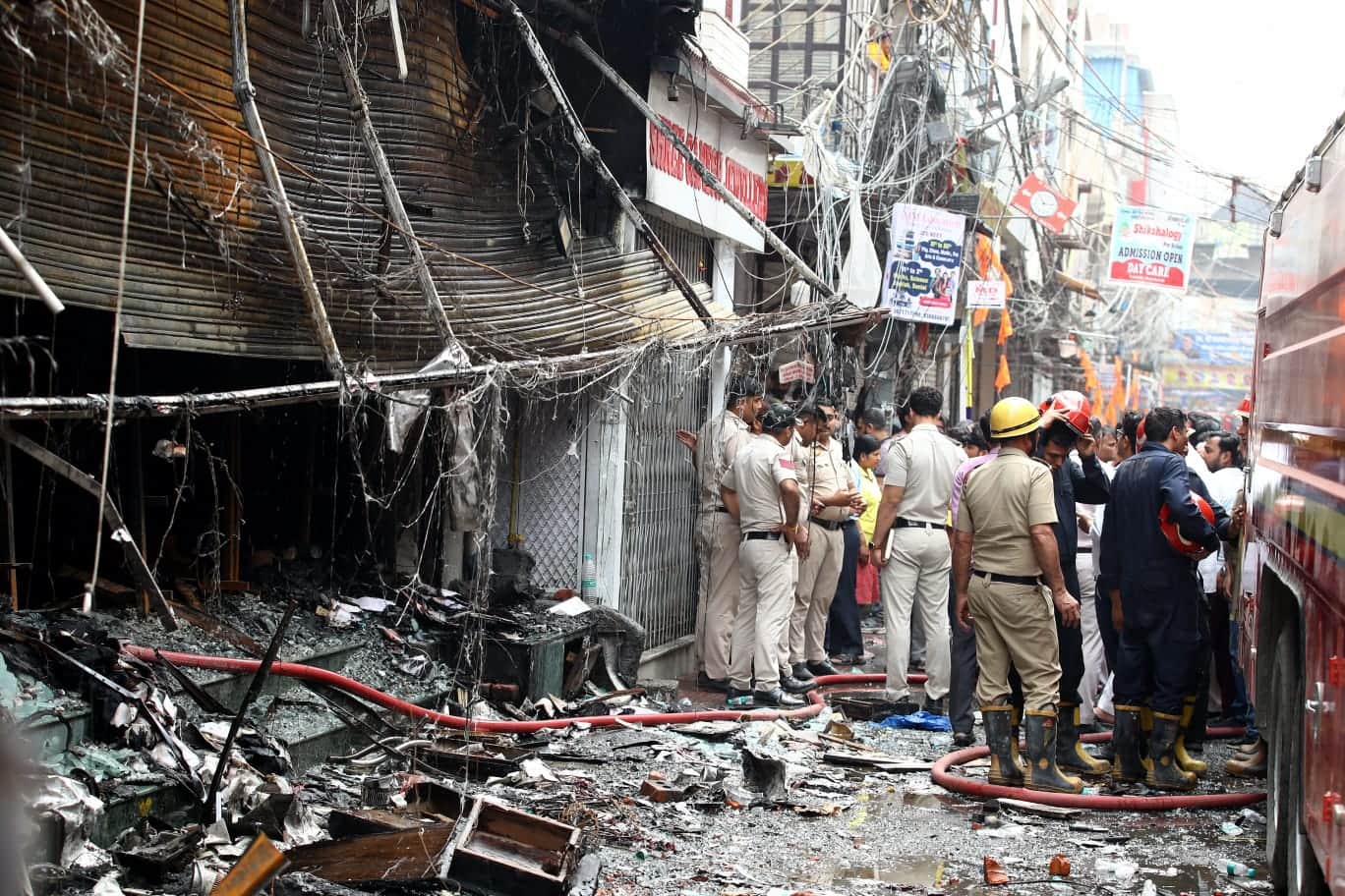 Delhi Palam Fire News Dead bodies were cremated after post mortem at night