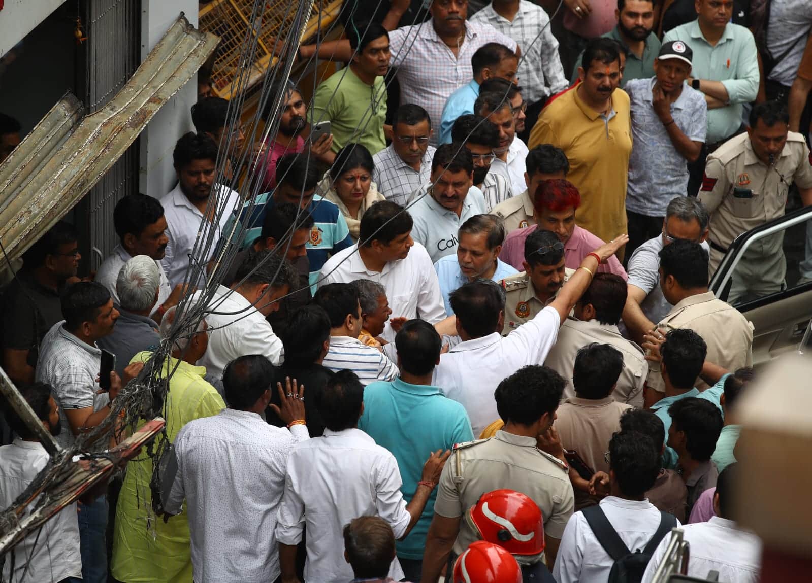 Delhi Palam Fire News Dead bodies were cremated after post mortem at night