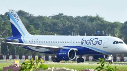 UP: Trains Fully Booked for Navratri, Ticket Booking Suspended, Airfares Skyrocket; Many Bookings End in 'Regr