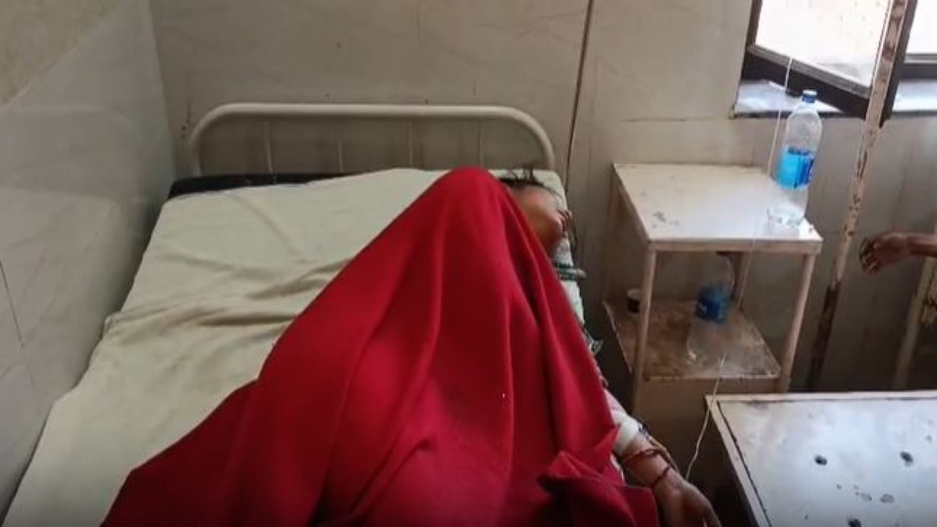 चोरी के शक में पूछताछ के दौरान महिला ने आत्महत्या का प्रयास किया