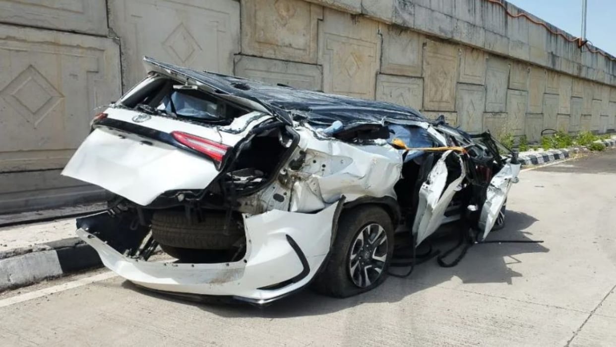 Kota News: Drowsy driving turns fatal, car falls from flyover, three friends returning from road trip killed