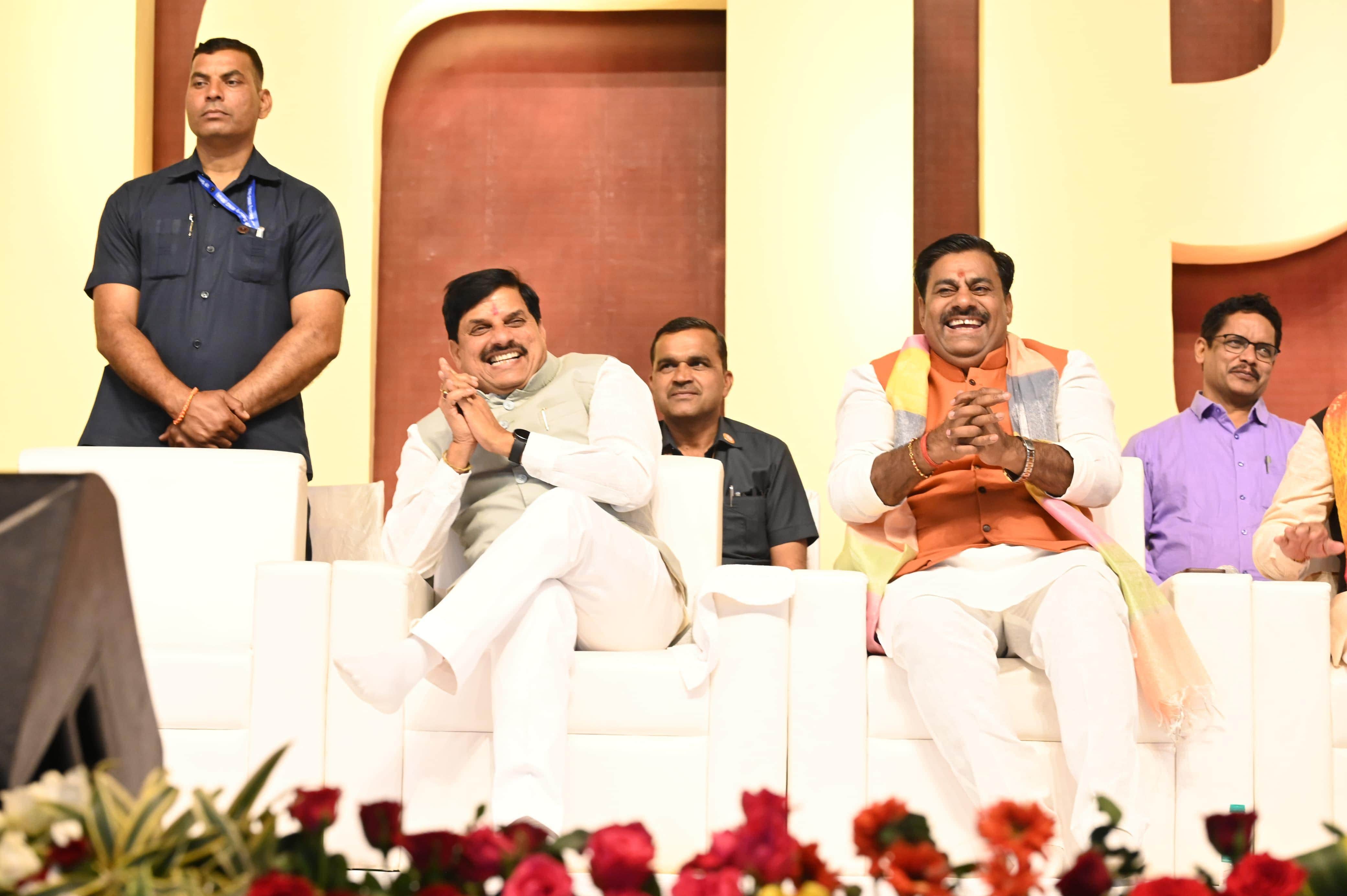 Karmashree Kavi Sammelan: Poets enthralled 50,000 listeners, creating backdrops for tableaux.