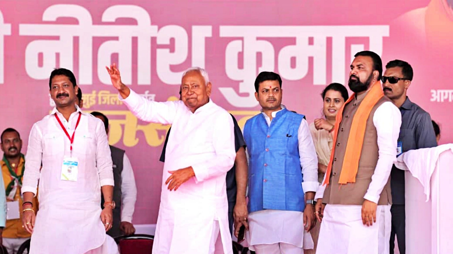सीएम नीतीश ने 900 करोड़ से अधिक की योजनाओं का किया शिलान्यास-उद्घाटन