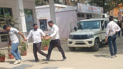 A Sanitation worker at the Vikas Bhavan in Sant Kabir Nagar was caught accepting a bribe