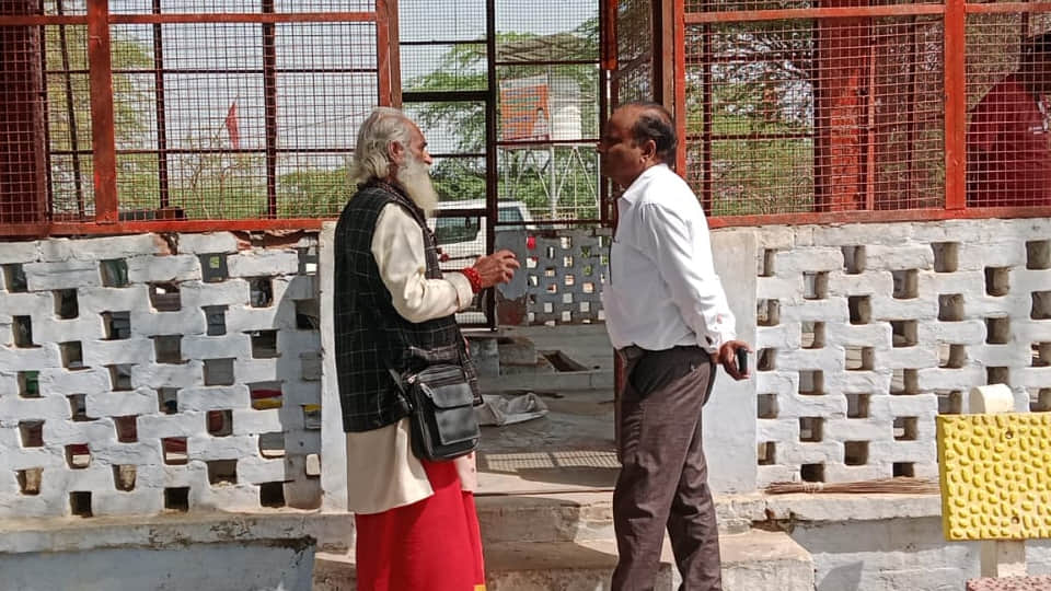 विवाह रुकवाते एसडीएम सदर