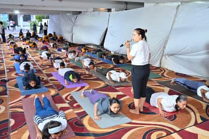 International Yoga Festival: Large numbers of yoga enthusiasts arrived and practiced various yogic postures