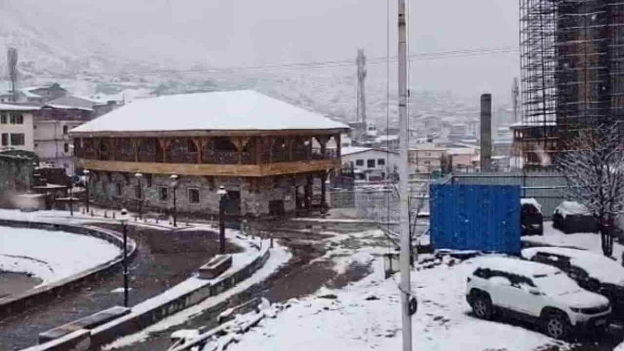 Snow covered Char Dhams Snowfall in Badrinath, Kedarnath, Gangotri and Yamunotri Uttarakhand Weather Photos