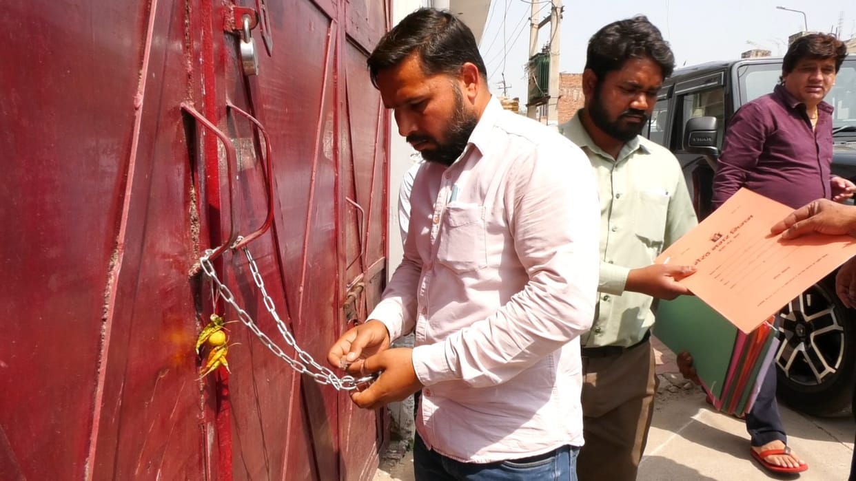 Strict action on house tax defaulters in Meerut, 8 properties sealed amid protests