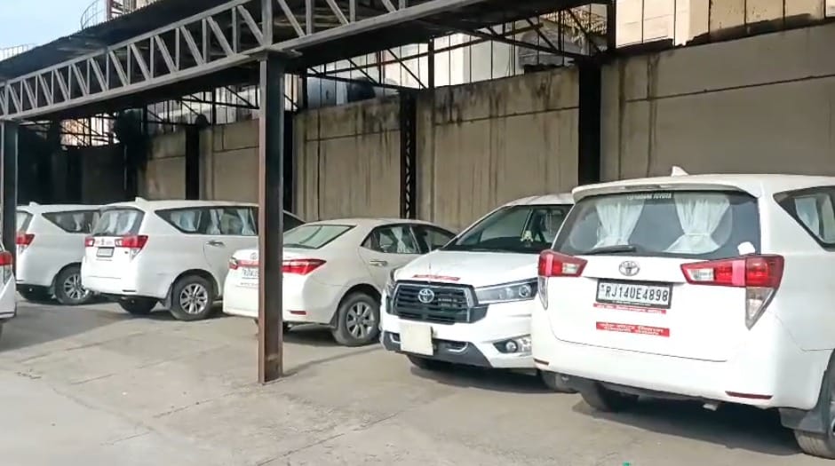 rajasthan-sarkari-driver-samasya-luxury-gaadiyan-aur-chalak-samasya