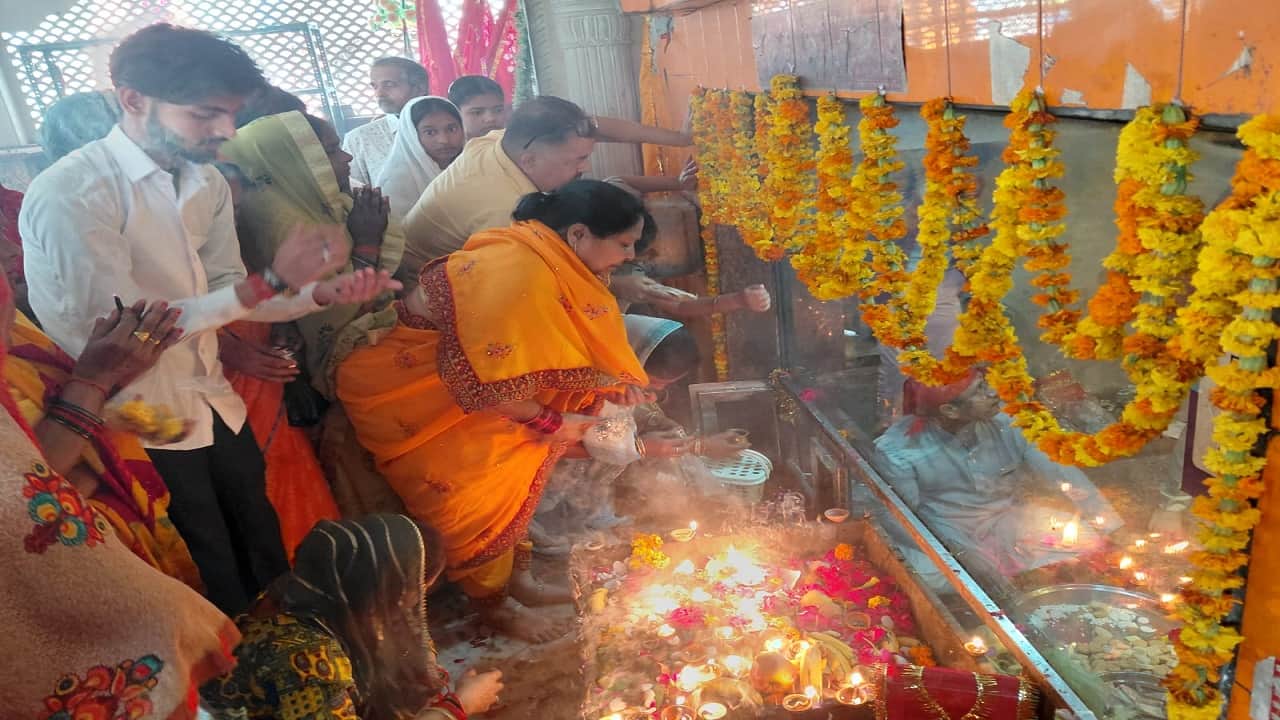 Long queues of devotees form at temples on the first day of Navratri in Bareilly