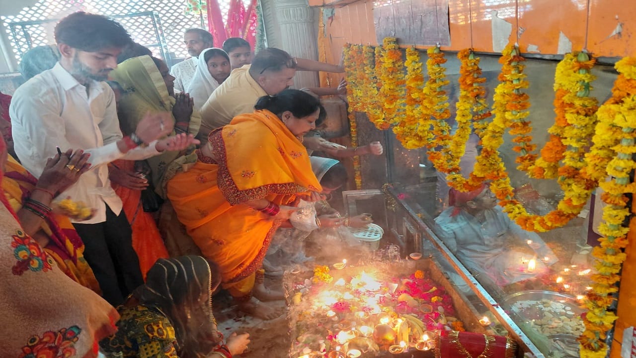 Long queues of devotees form at temples on the first day of Navratri in Bareilly