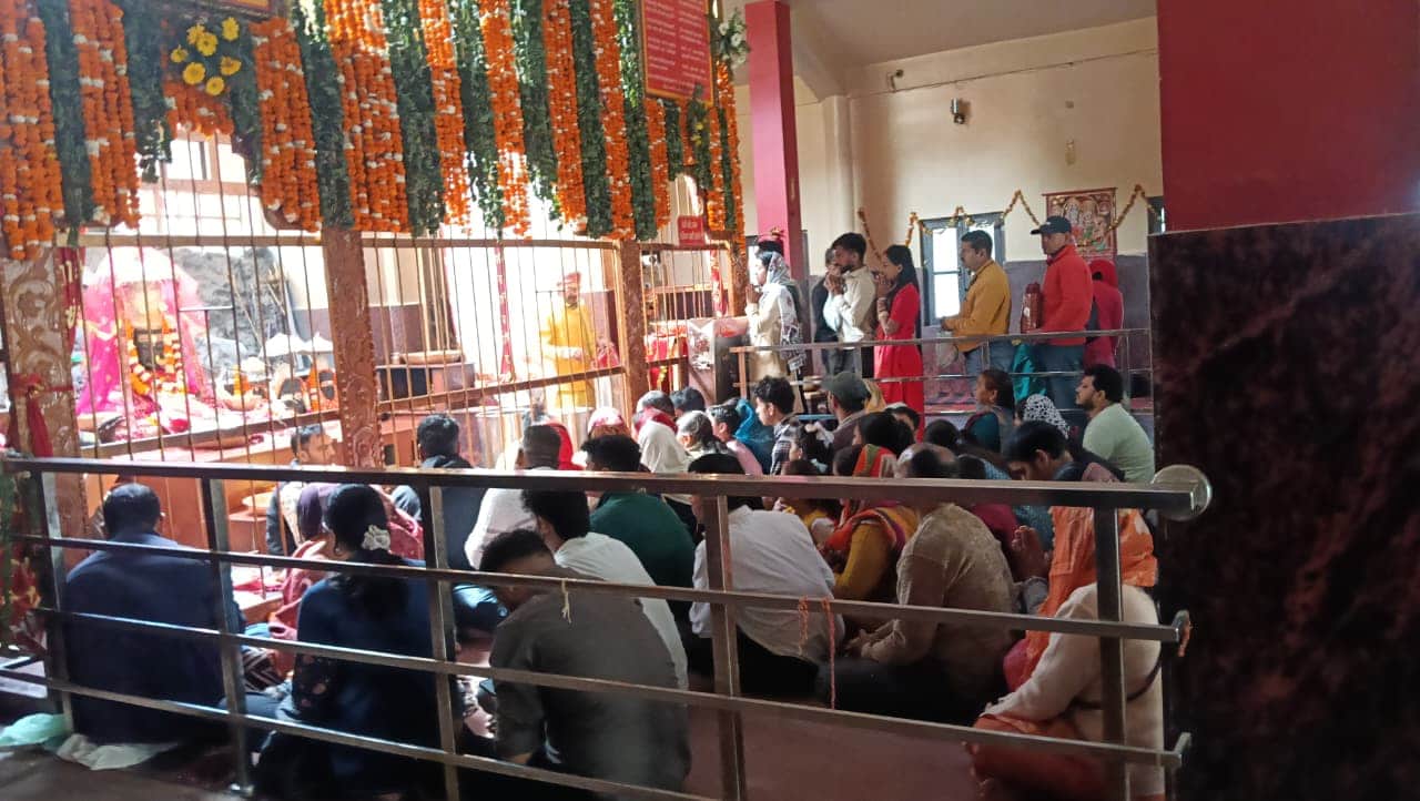 Chaitra Navratri 2026 MataTemple decorated grandly crowd of devotees gathered Uttarakhand watch photos