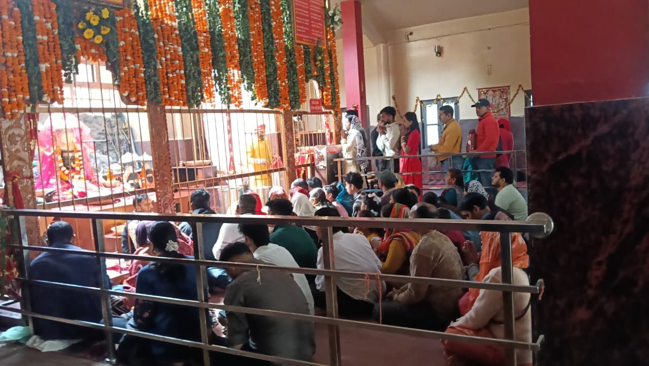 Chaitra Navratri 2026 MataTemple decorated grandly crowd of devotees gathered Uttarakhand watch photos