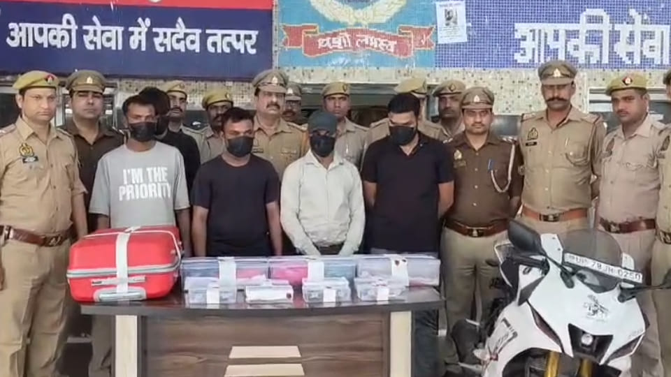 Kanpur: Five Arrested for Robbing Couple on Train; Jewelry, Cash, and Bike Recovered